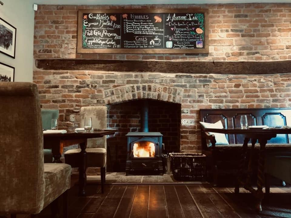 Hotel The Lion Leintwardine Exterior foto